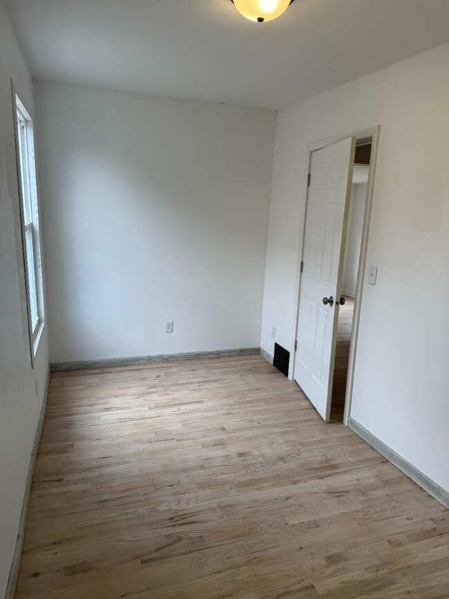Building Photo - 810 4th St