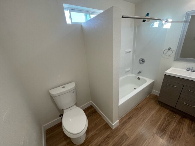 Building Photo - 542 E Barnard St