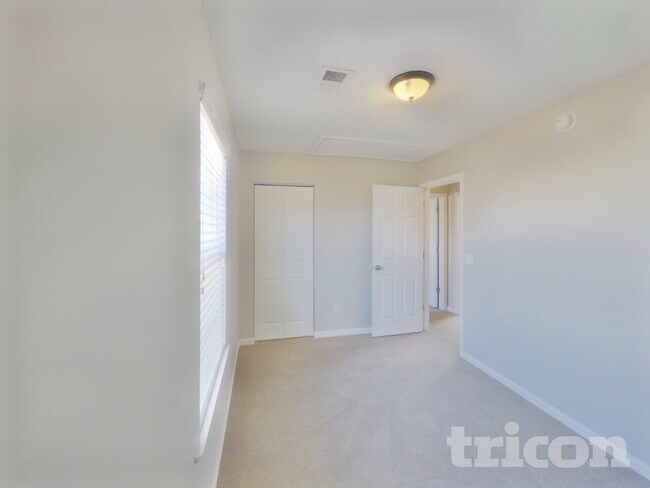 Building Photo - 142 Quiet Grove Dr