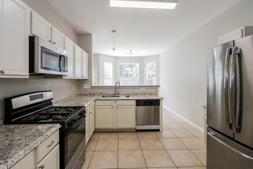 Building Photo - 3310 Tenaha Dr
