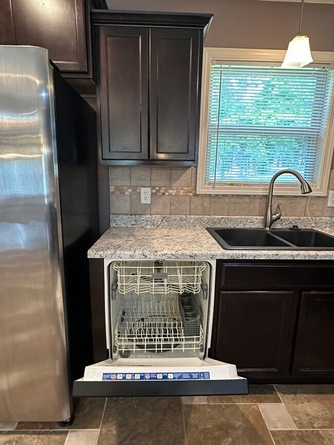 Building Photo - 4 Bed 2 Bath FOR RENT in Waynesville