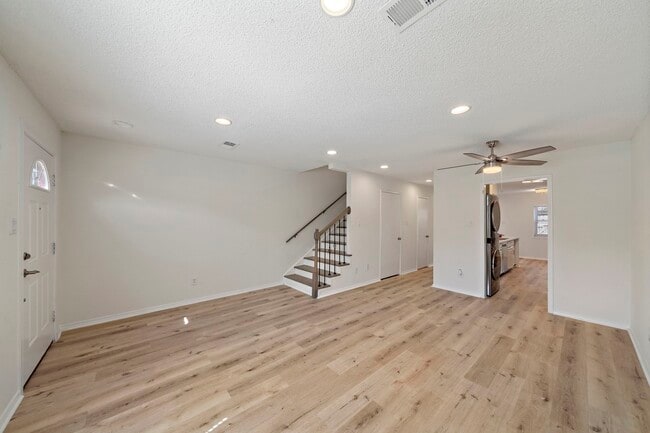 Building Photo - 1227 Country Pl Dr