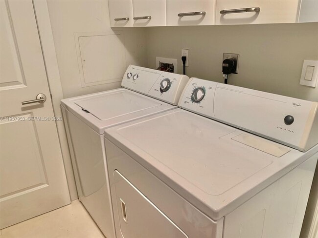 Building Photo - 3101 S Ocean Dr