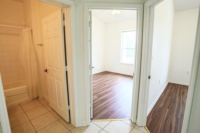 Building Photo - 1603 Preswick