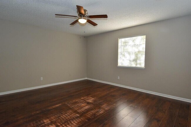 Building Photo - 1831 Willow Point Dr