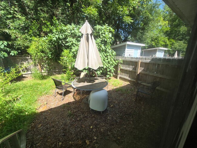 Building Photo - NEW LISTING!!!!!