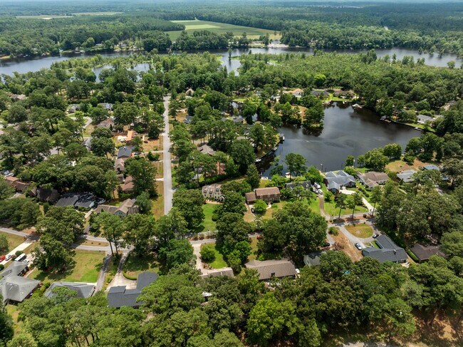 Building Photo - 327 Plantation Dr