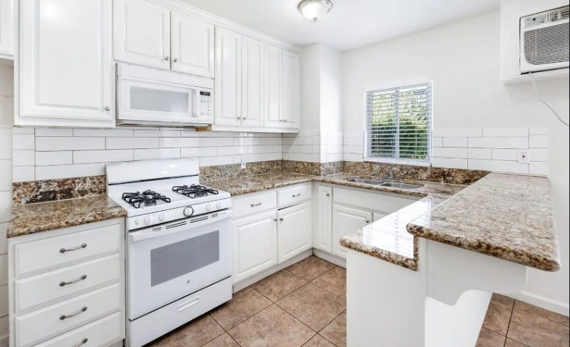 Building Photo - 34976 Ave A