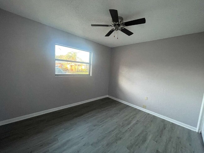 Building Photo - 2-Bedroom and 1-Bathroom Condo