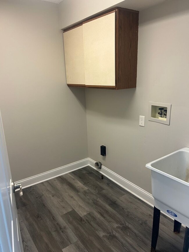 Building Photo - 2 Bedroom  2 1/2 Bath Condo