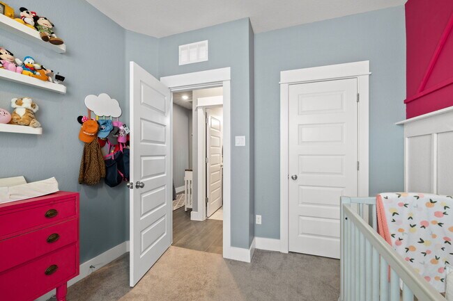 Building Photo - 525 Compania Cove