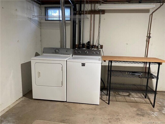 Building Photo - 21 Allspice Ln