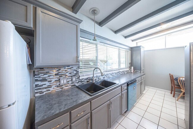 Building Photo - 2901 Nabors Ln