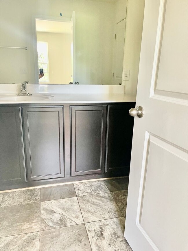 Building Photo - Available Now – Spacious 4BR Home on 1.5 Acres in Rural Hall!