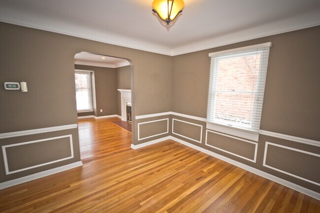 Building Photo - 1433 Henrietta St