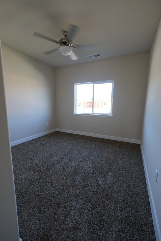 Building Photo - 804 N Palm St