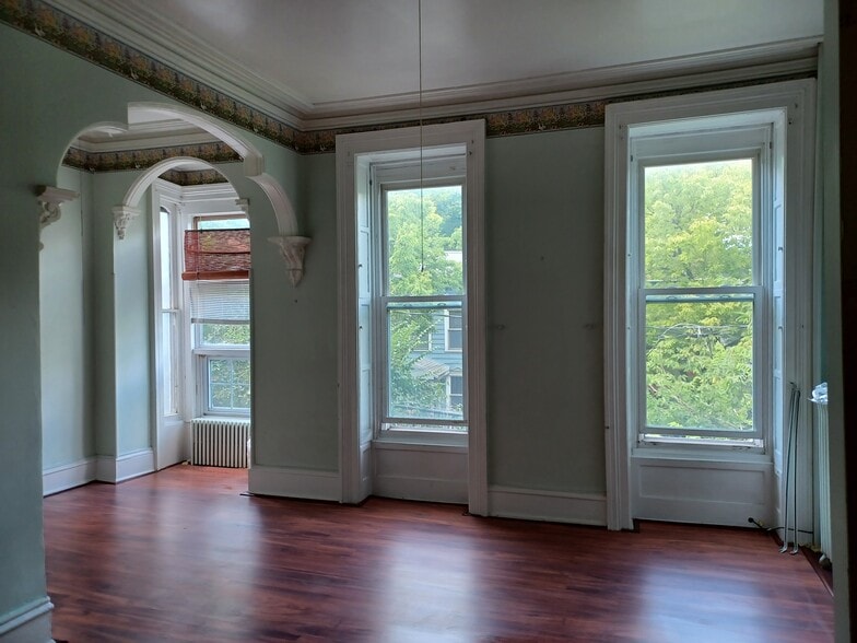 Primary Photo - 78 Dove St