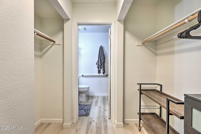 Building Photo - 726 S Nebraska St