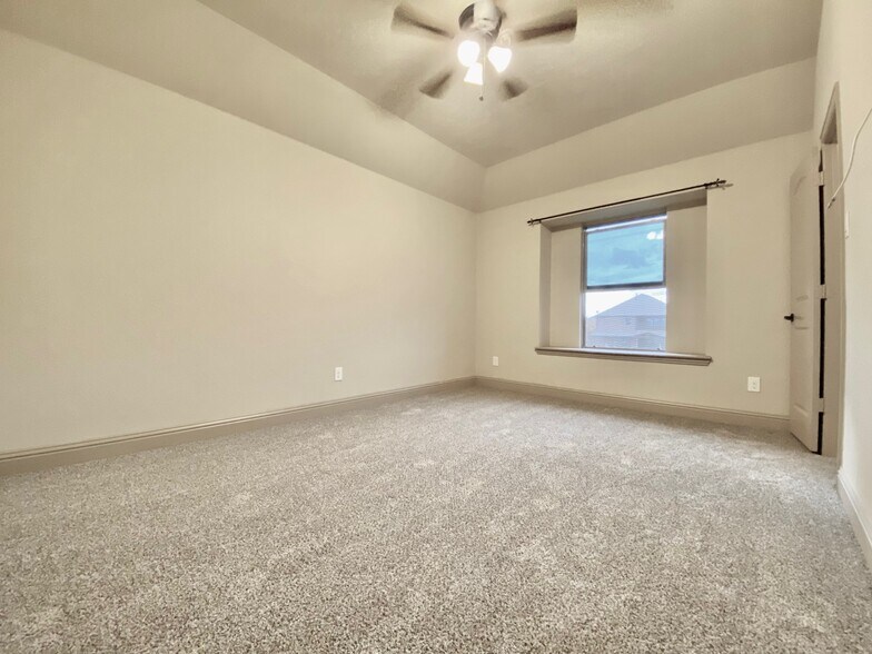 Building Photo - 2752 Waters Edge Dr