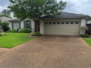 Building Photo - Nice 3 Bedroom 2 Bath Available Now! Schedule your Showing and Apply Today!