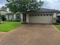Building Photo - Nice 3 Bedroom 2 Bath Available Now! Schedule your Showing and Apply Today!
