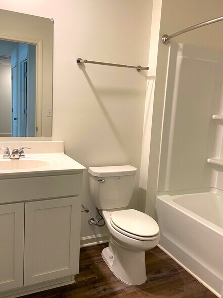 Building Photo - 252 Chelsea Pk Cir