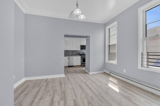Building Photo - 149 Bowers St