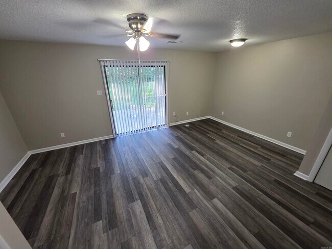 Building Photo - 17 Laramie Cove