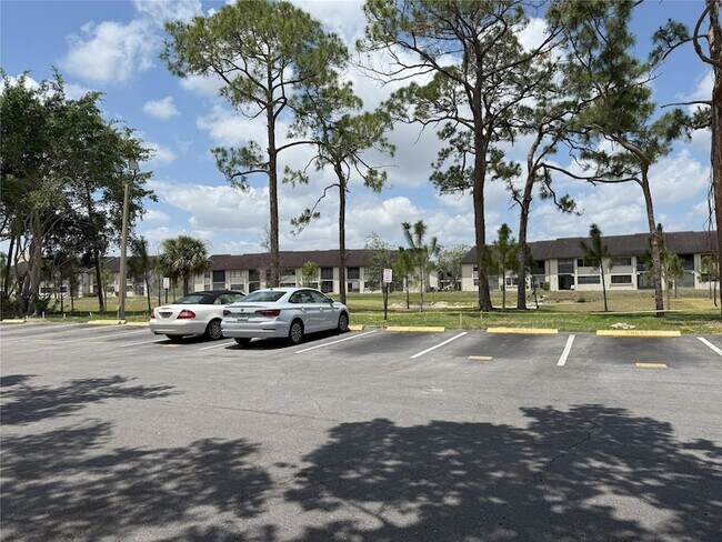 Building Photo - 4725 Lucerne Lakes Blvd E