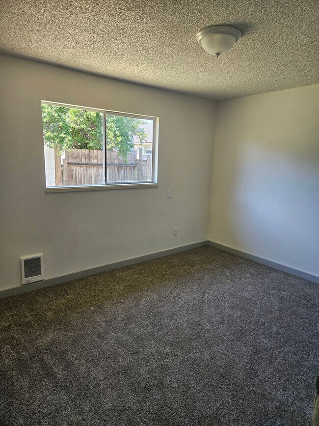 Building Photo - 2504001