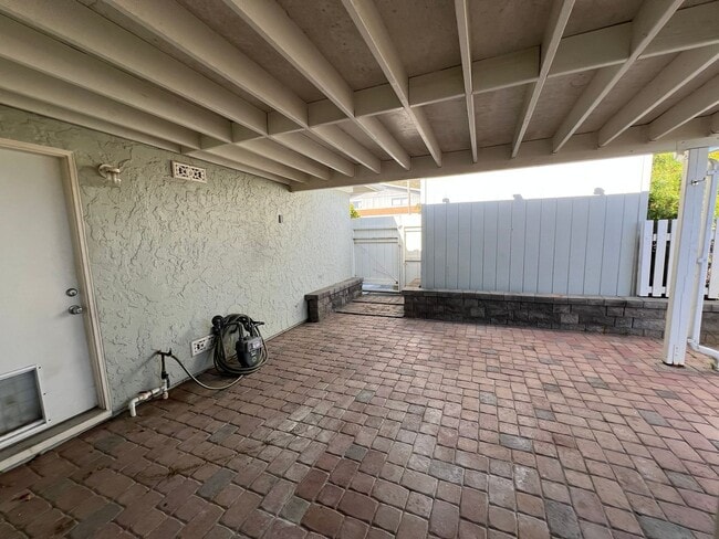 Building Photo - 2916 Dogwood Ave