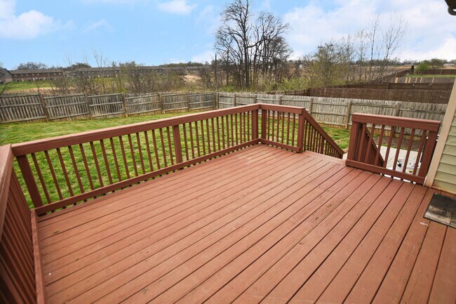 Building Photo - Pet Friendly Four Bedroom!