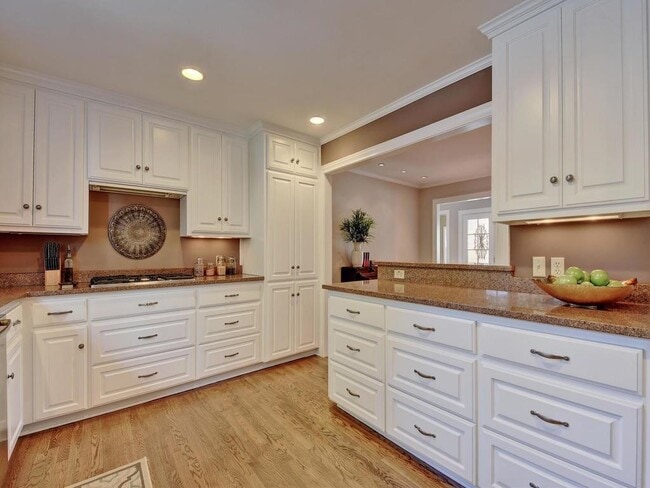 Building Photo - 2203 Sunny Slope Dr