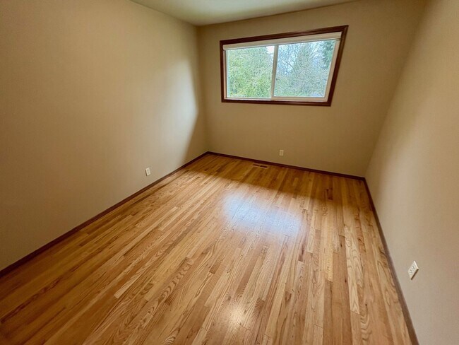 Building Photo - Redmond Home