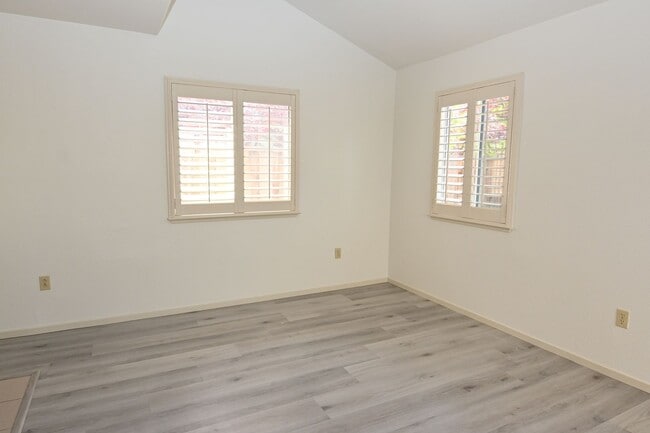 Building Photo - 2 story home, gated community, near Shops ...