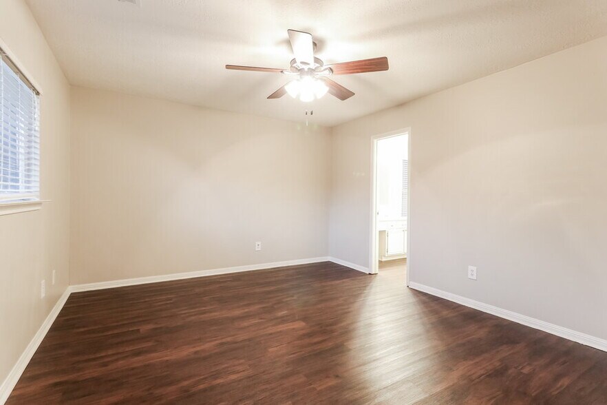 Building Photo - 5411 Roserock Ln