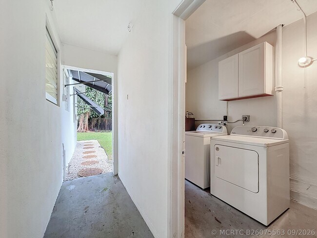 Building Photo - 1110 SW 31st St
