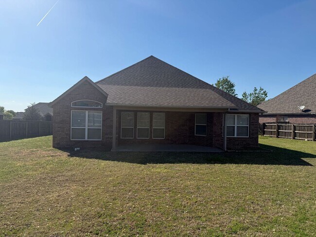 Building Photo - Welcome to your beautiful 3 bedroom home in the Battle Creek golf community!