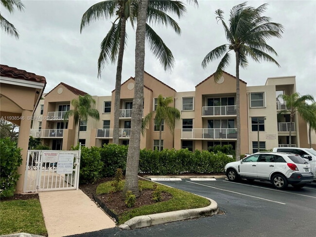 Building Photo - 2711 S Ocean Dr