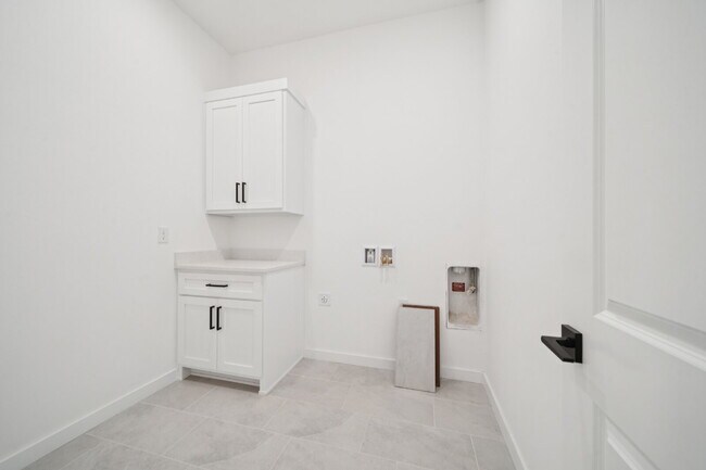 Building Photo - Modern 4/2.5 New Construction