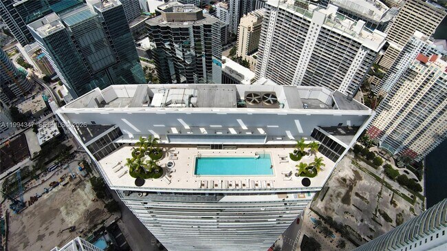Building Photo - 1300 Brickell Bay Dr