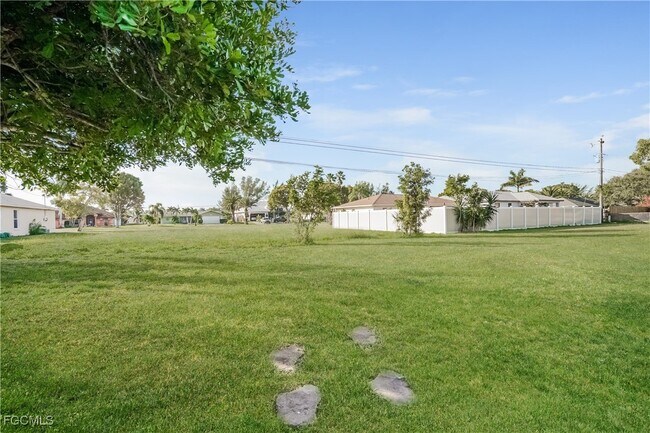 Building Photo - 220 SE 27th Terrace