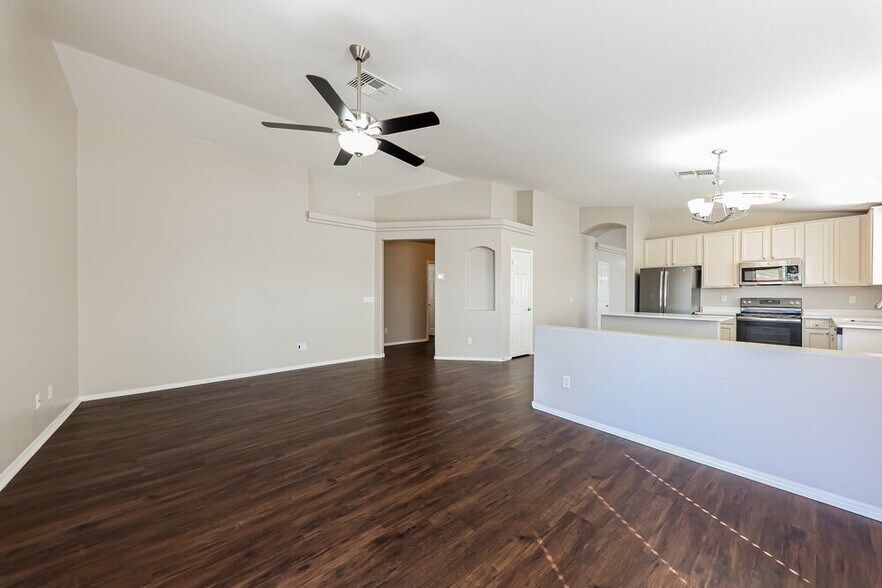 Building Photo - 12817 W Mandalay Ln
