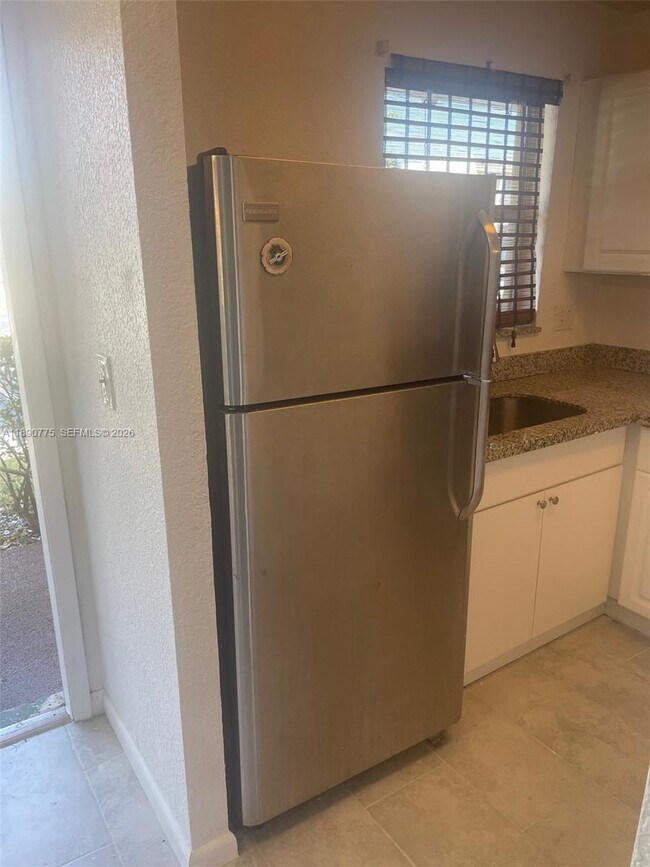 Building Photo - 8500 Sunrise Lakes Blvd