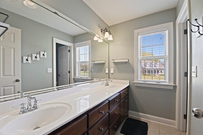 Building Photo - 401 Clear Creek View
