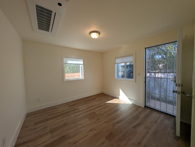 Building Photo - 1317 Haskell St