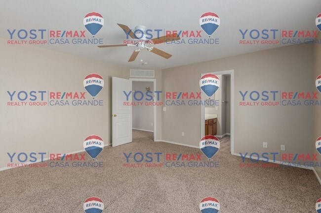 Building Photo - Spacious 4 bedroom - $500 off the first mo...