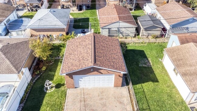 Building Photo - 4544 N Oriole Ave