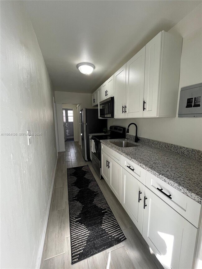 Building Photo - 1317 NW 2nd Ave