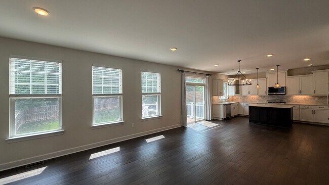 Building Photo - Craftsman-Style Home in Embrey Mill